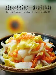 Scrambled eggs with onions and carrots