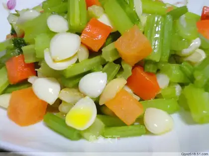 stir-fried almond with celery