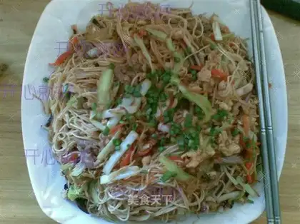 Home-cooked fried noodles