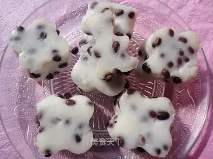 Red bean cake with coconut juice
