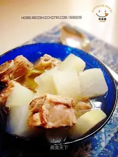 Radish pork ribs soup