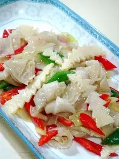 stir-fried white leaves with ginger and shallots