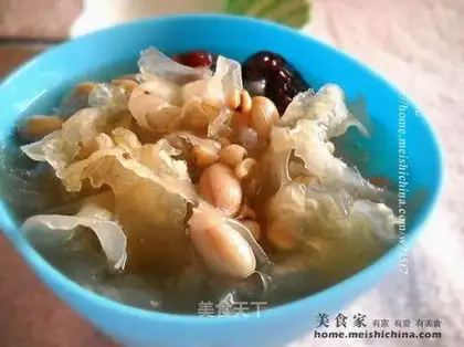 Coix seed, peanut and white fungus soup