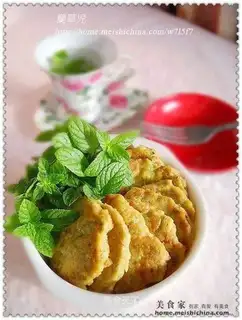 Crispy fried lotus root cake