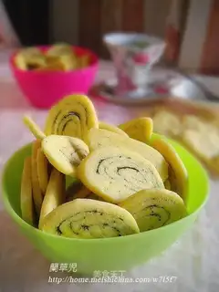 Microwave black sesame roll biscuits