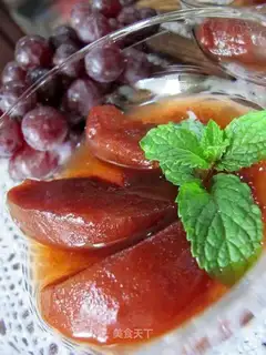 Stewed pear in red wine