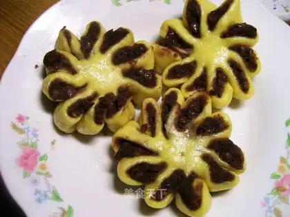 Plum Blossom Cake