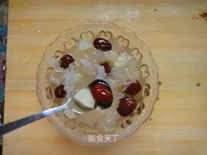 Tremella water chestnut soup