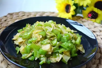 Soccer pepper tofu skin