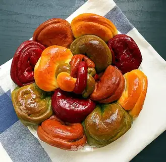 Four colored bean-bread