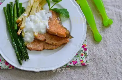 Fried salmon with storks