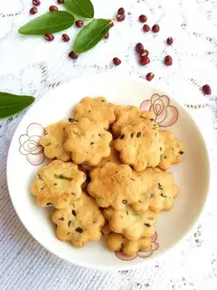 Onion sesame cookies