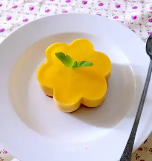 Mango yogurt mousse
