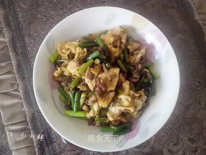 Garlic fried meat plus eggs