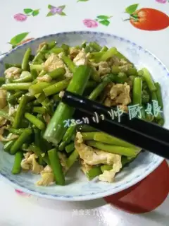 Eggs made of garlic