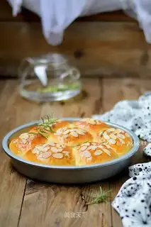Peach bun