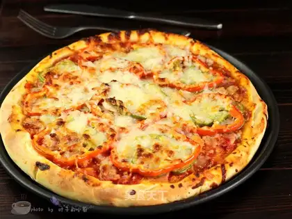 Twin pepper bacon pizza