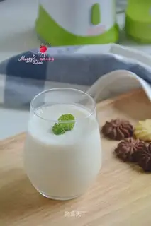 Banana yogurt shake