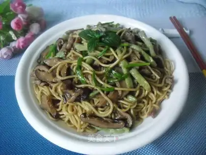White bean horned mushroom noodles