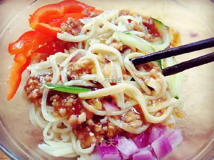Meat sauce noodles