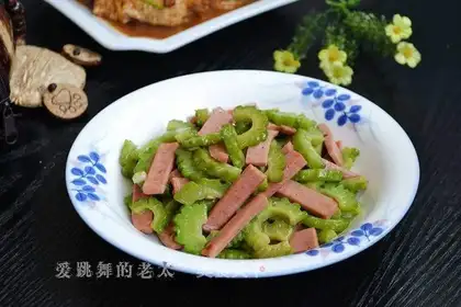 Ham sausage and bitter melon