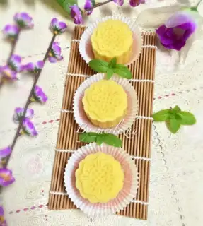 Green bean cake
