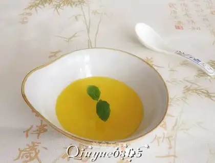 Homemade yolk salad sauce