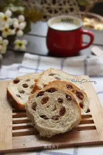 Whole wheat raisin roll