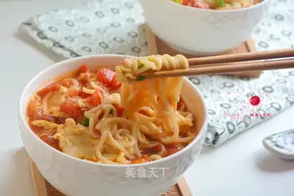 Tomato egg hot noodles