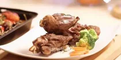 Italian roasted lamb leg
