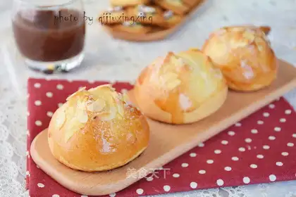 Almond sugar bread