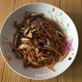 Scratch of mushroom carrots