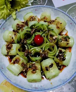 Ice-cold cucumber plate