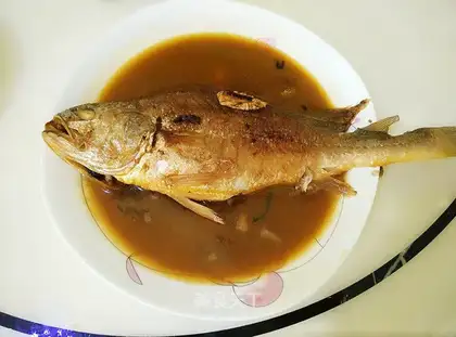 It's a yellow fish