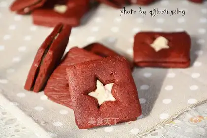 A red-coloured cookie