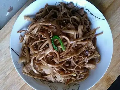 A dry pot of tea and mushrooms