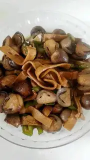 Pelican mushrooms and bean skin
