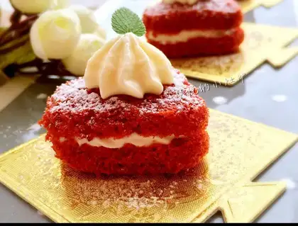 Heart velvet cream cake