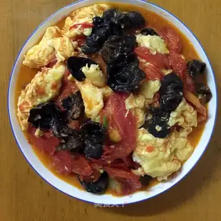 Tomato-mute fried eggs