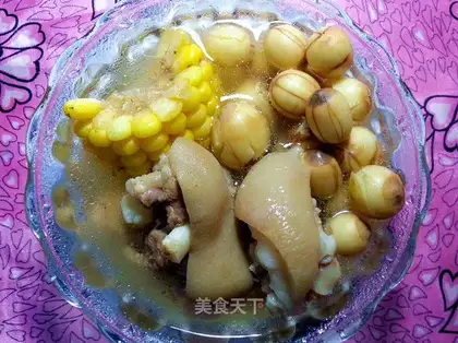 Lotus corn pig hoof soup