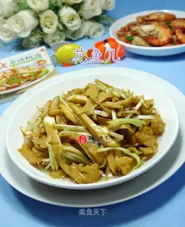 The sprouts, the white noodles