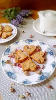 Rose heart-shaped cookies