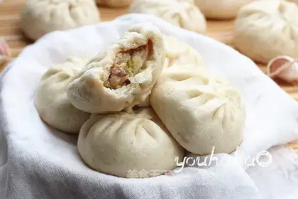 Puppet pork buns