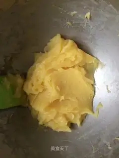 Milky yellow pie
