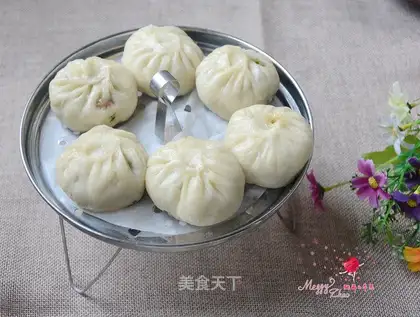 Pork gravy bun