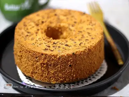 Red-tree yogurt cake