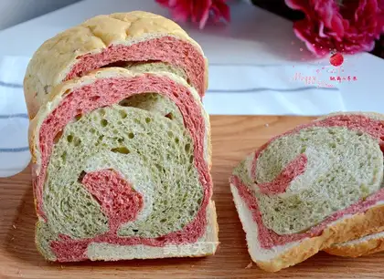 Three-colour toast
