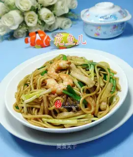 Double ace of seafood noodles