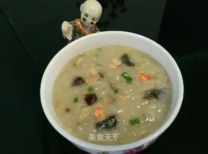 Skinned rice and egg shrimp congee