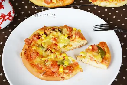 Corn ham pizza